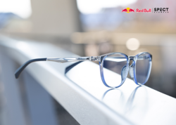 Grafik zur Bewerbung der Brillen von Red Bull Spect. Eine Brille der Marke Red Bull Spect liegt auf einem Geländer.