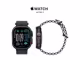 Weißer Hintergrund, Apple Watch Ultra2 in Schwarz Front- und Seitenansicht mit Uhrzeit am Screen Mitte